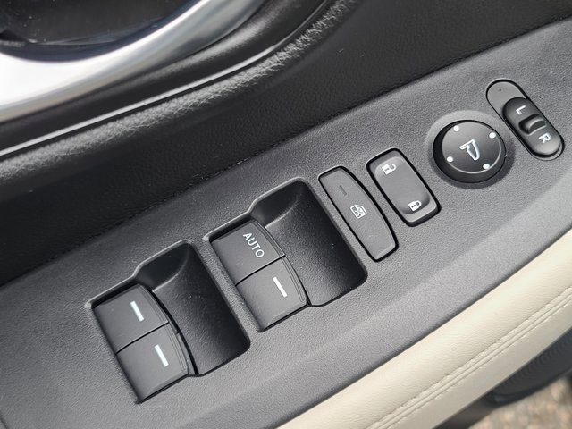 Used 2023 Honda HR-V LX image 12