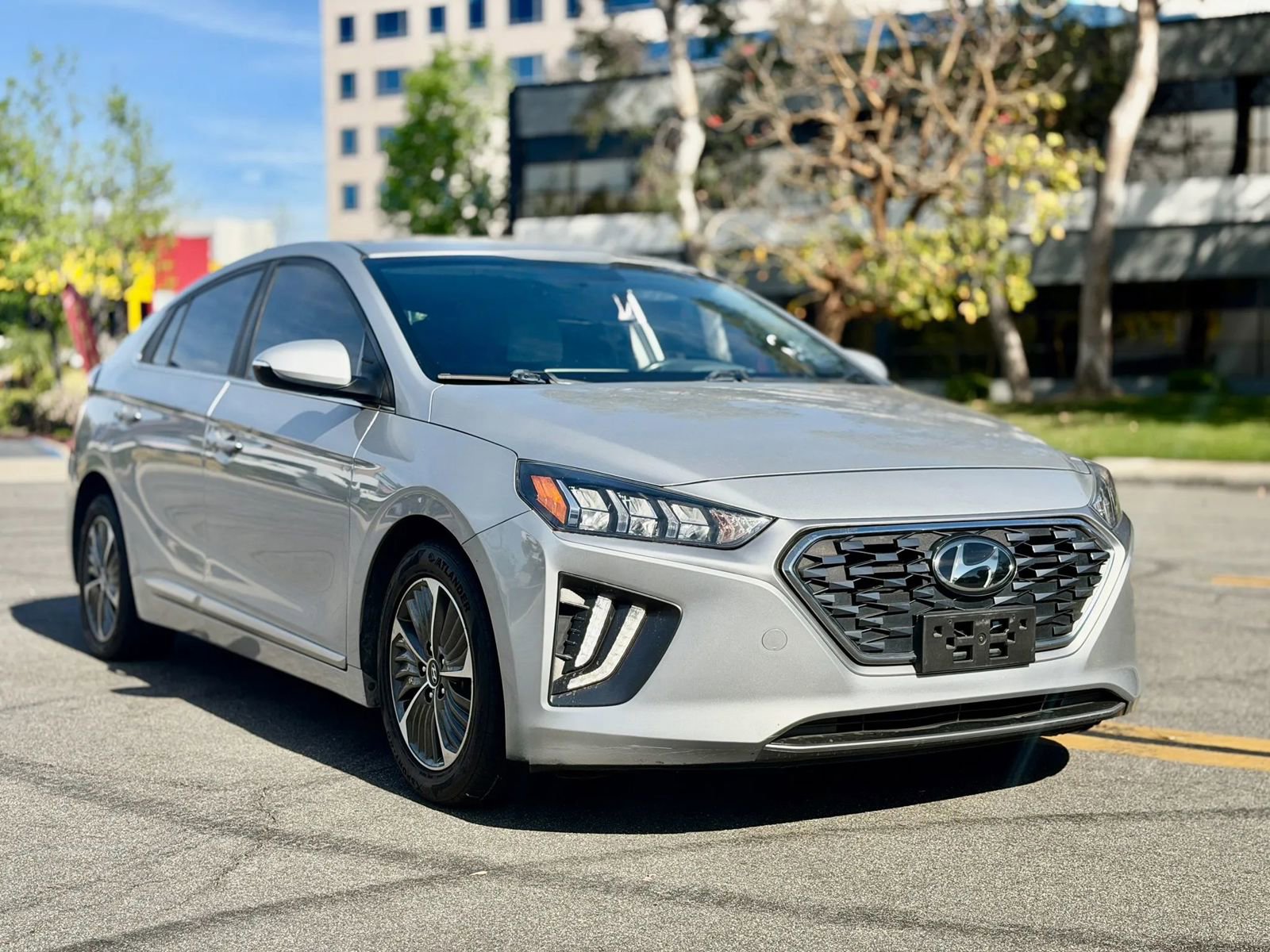Used 2021 Hyundai Ioniq SEL image 3