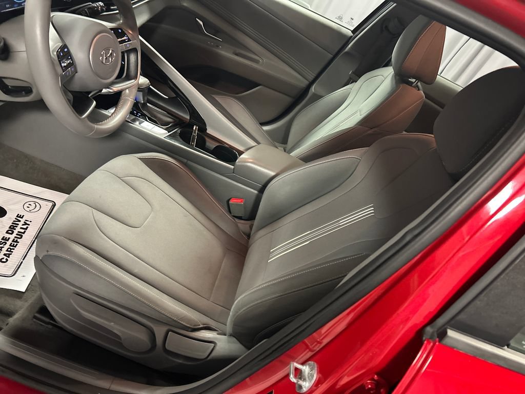 Used 2022 Hyundai Elantra SEL w/ Convenience Package FWD image 10