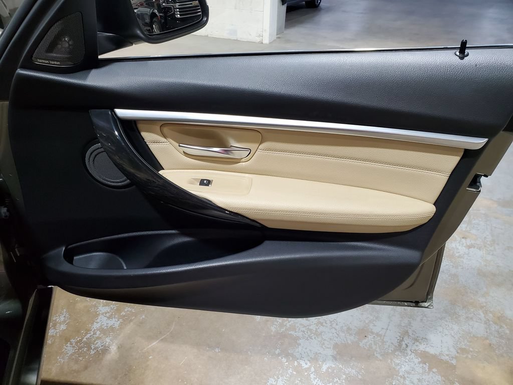 Used 2018 BMW 340i xDrive Sedan AWD/4WD image 16