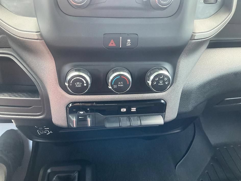 Used 2024 RAM 3500 Tradesman w/ Chrome Appearance Group AWD/4WD image 21