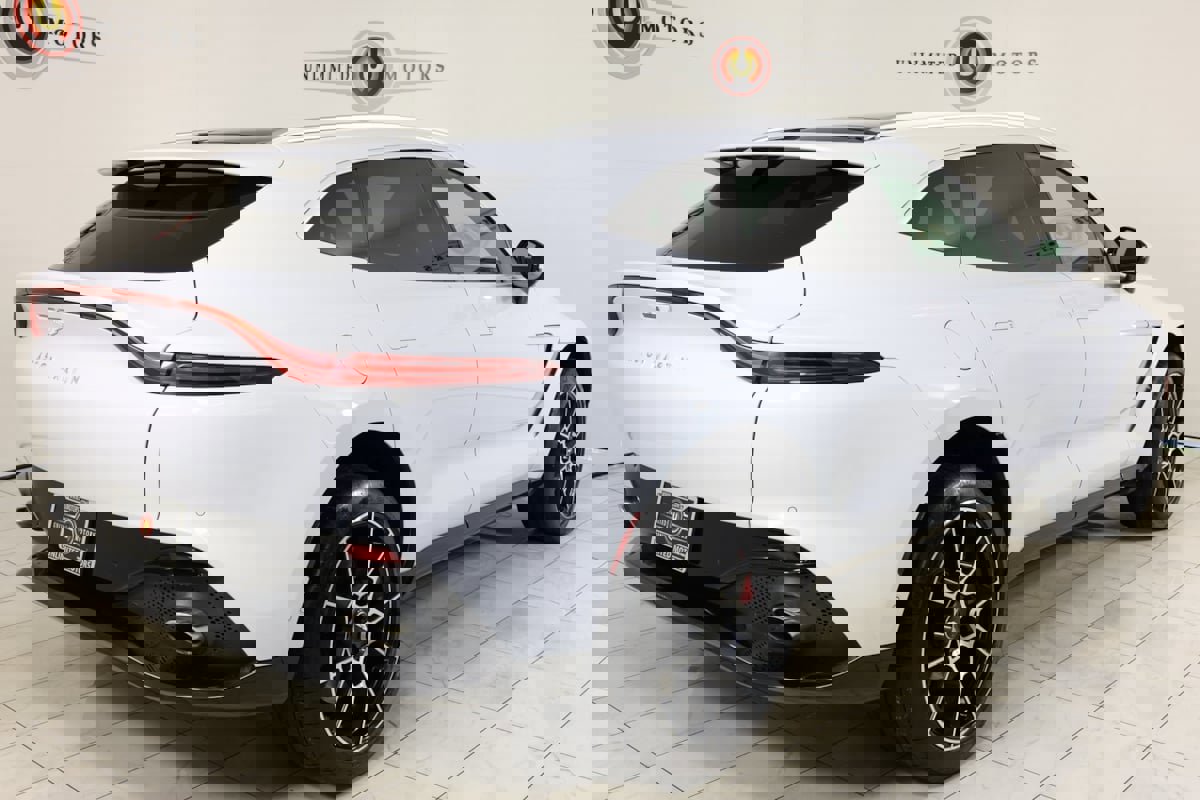 Used 2021 Aston Martin DBX image 3