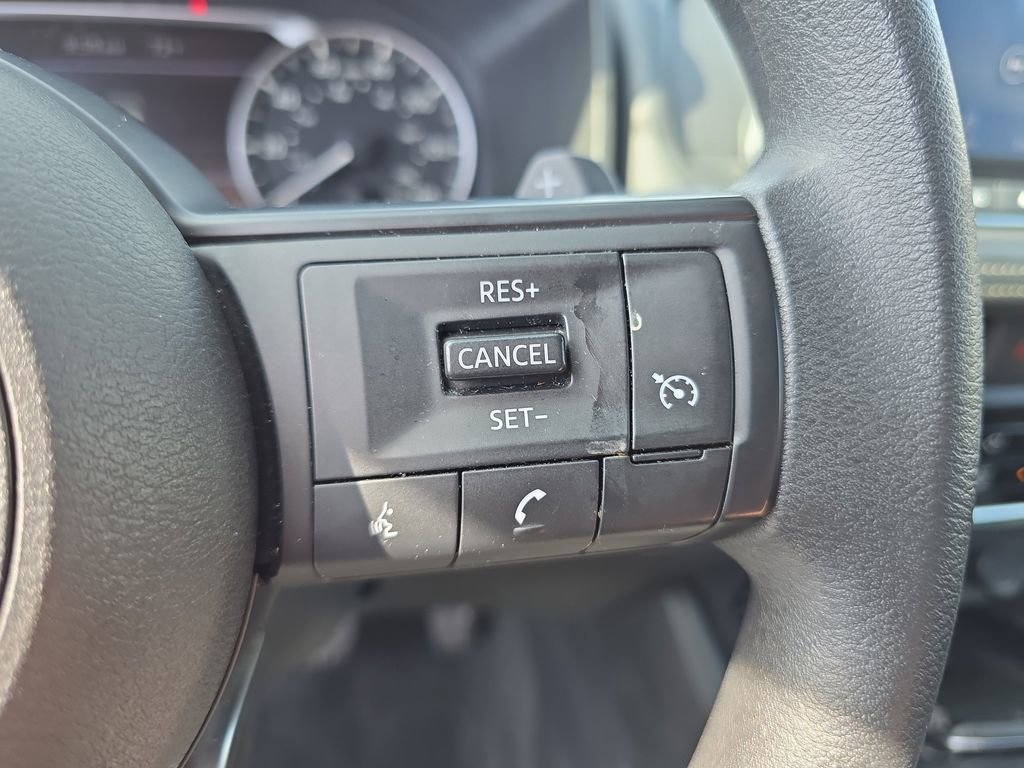 Used 2024 Nissan Rogue S FWD image 17
