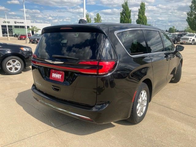 Certified 2023 Chrysler Pacifica Touring-L FWD image 6