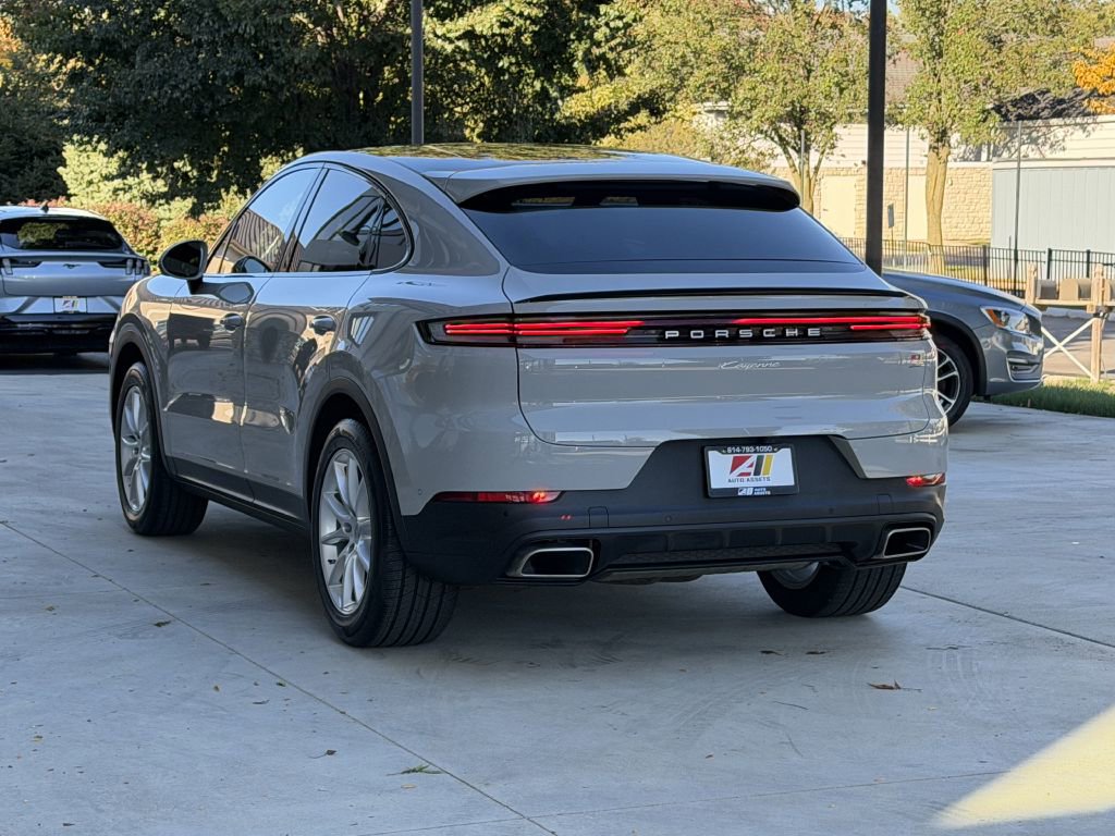 Used 2024 Porsche Cayenne Coupe image 9