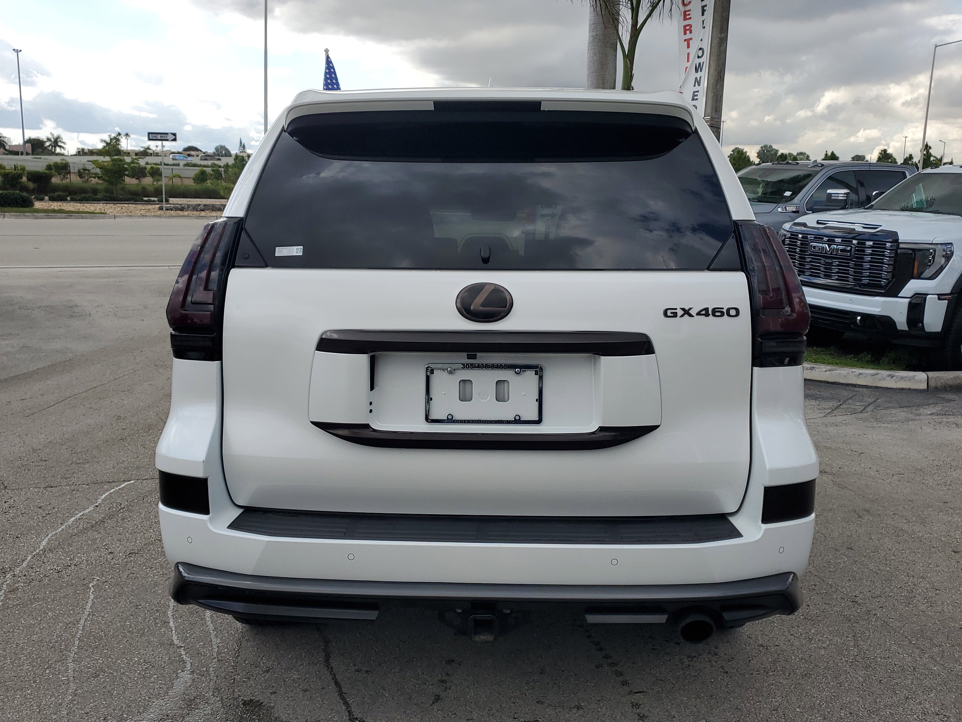 Used 2022 Lexus GX 460 Premium w/ Accessory Package image 6