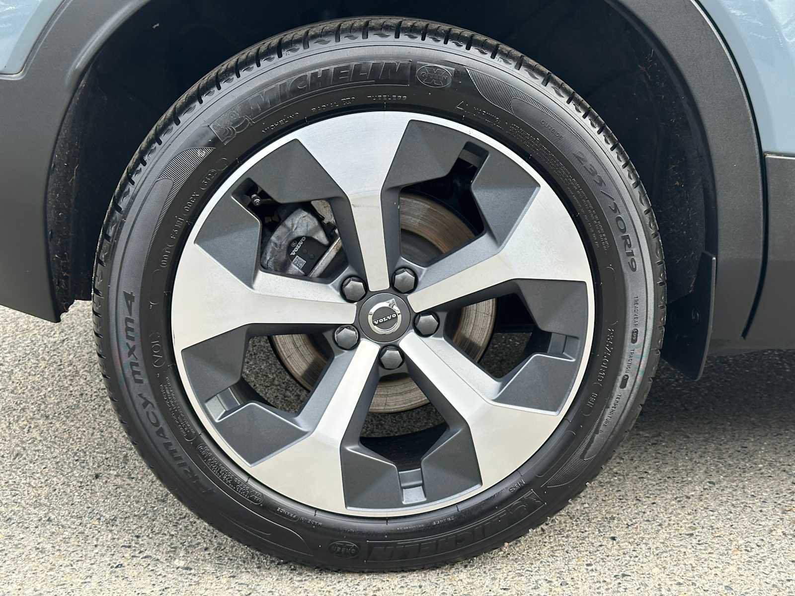 Certified 2023 Volvo XC40 B5 Plus w/ Protection Package Premier AWD/4WD image 10