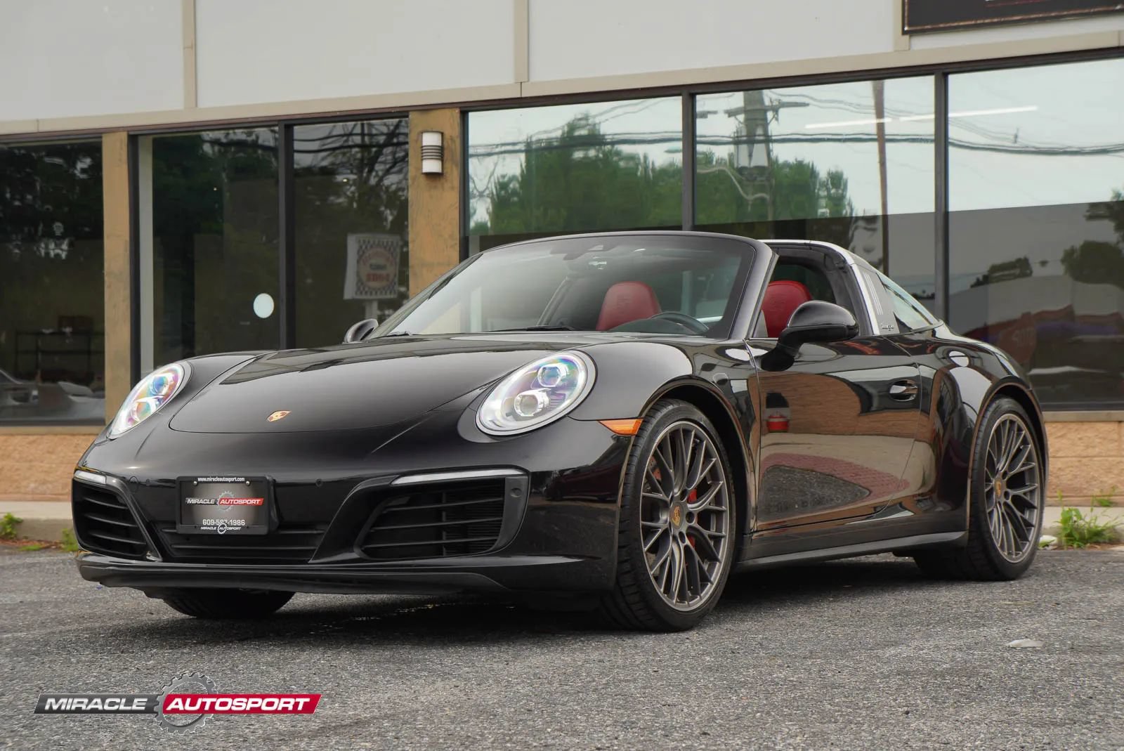 Used 2018 Porsche 911 Targa 4S AWD/4WD image 3