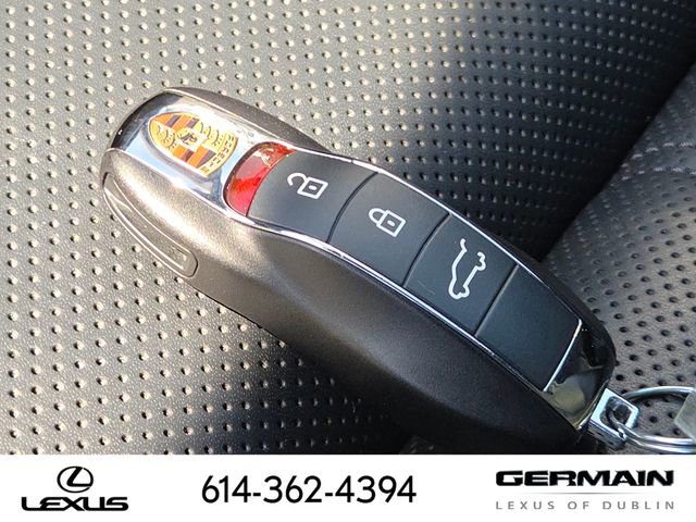 Used 2024 Porsche Macan AWD/4WD image 37