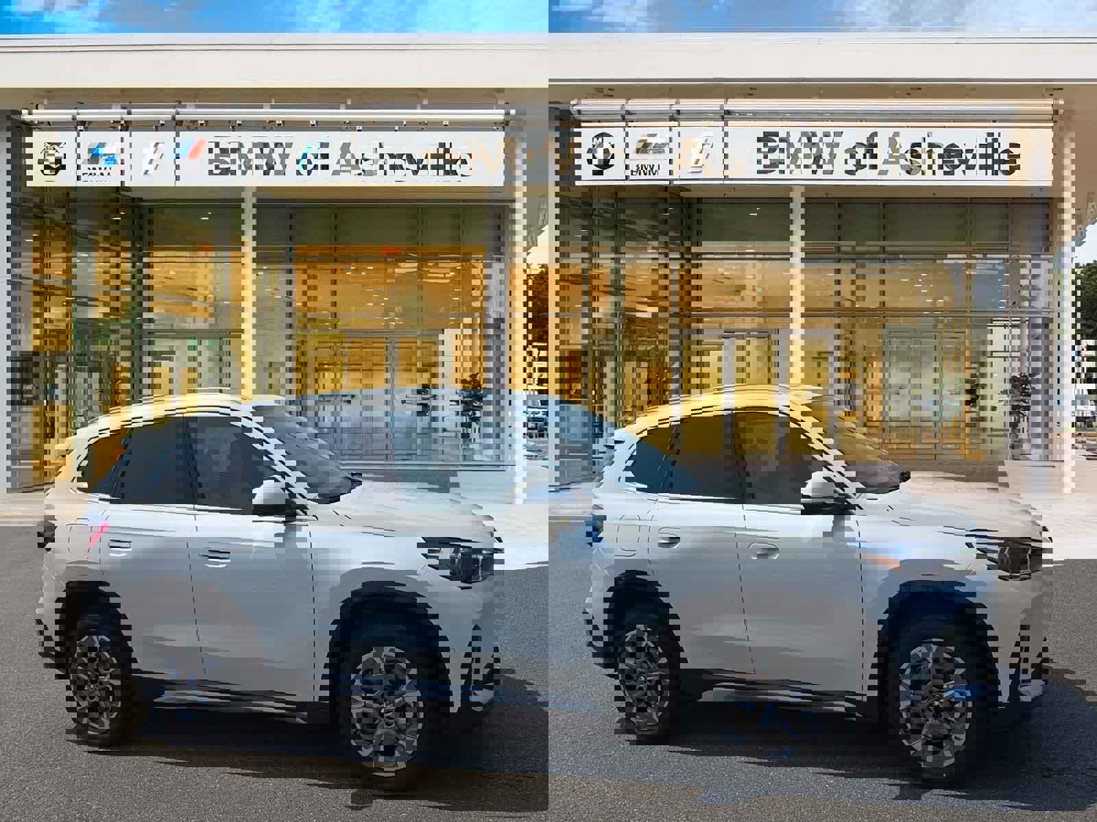 New 2025 BMW X1 xDrive28i w/ Convenience Package
