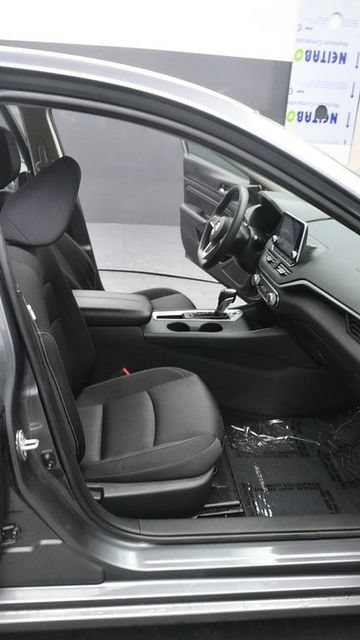 Used 2020 Nissan Altima 2.5 S FWD image 17