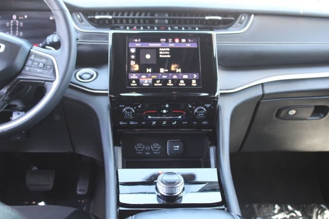 Used 2023 Jeep Grand Cherokee L Laredo AWD/4WD image 16