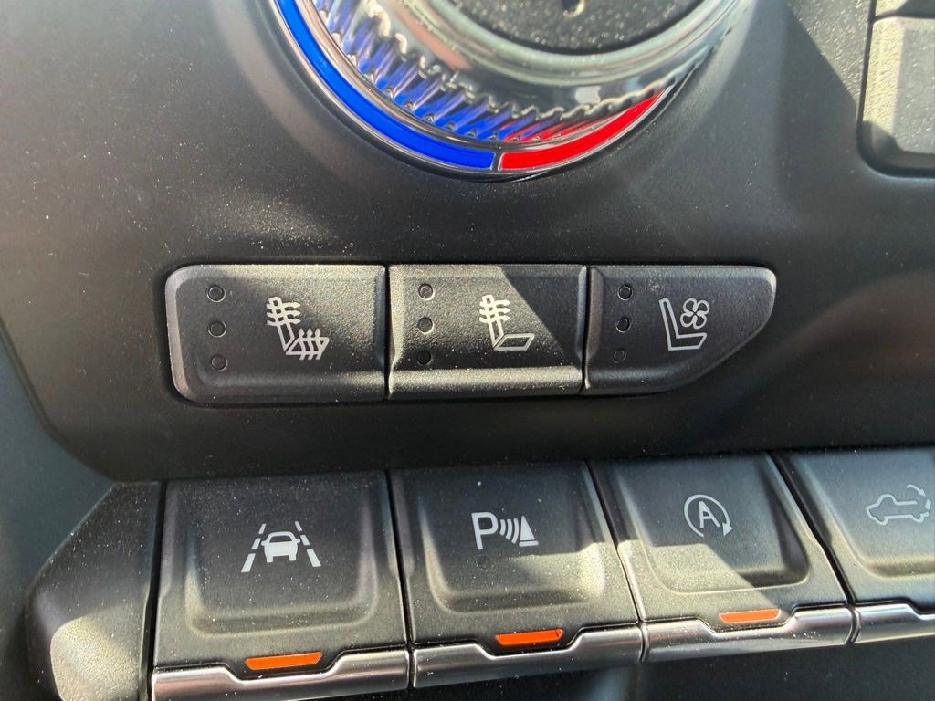 Used 2019 GMC Sierra 1500 AT4 w/ AT4 Premium Package AWD/4WD image 17