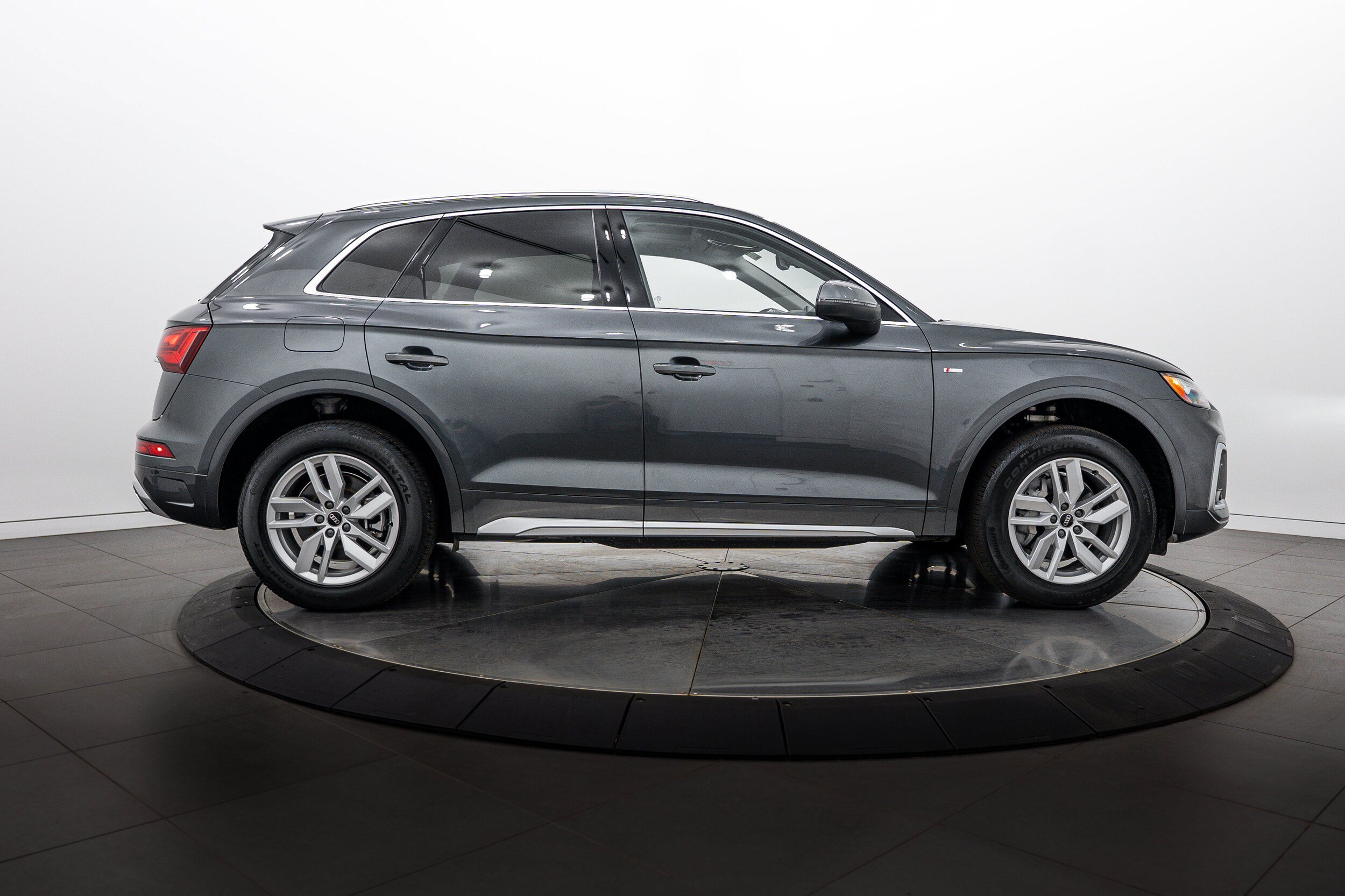 Certified 2023 Audi Q5 2.0T Premium w/ Convenience Package AWD/4WD image 3