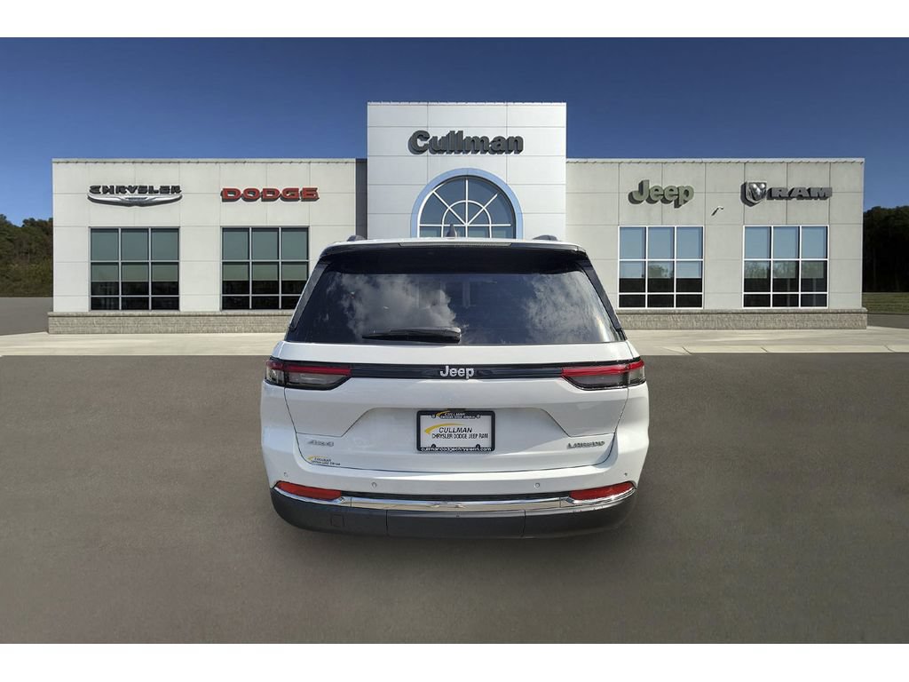 Used 2025 Jeep Grand Cherokee Laredo X AWD/4WD image 4