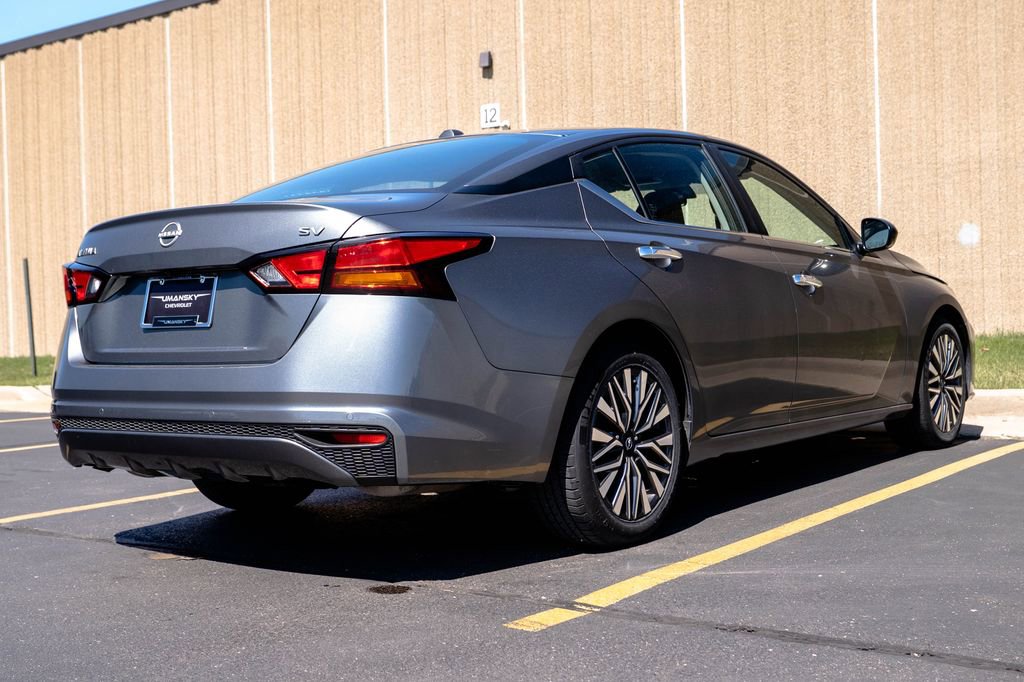 Used 2024 Nissan Altima 2.5 SV FWD image 9