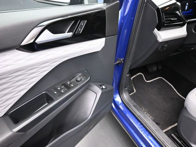Used 2023 Volkswagen Taos S image 14