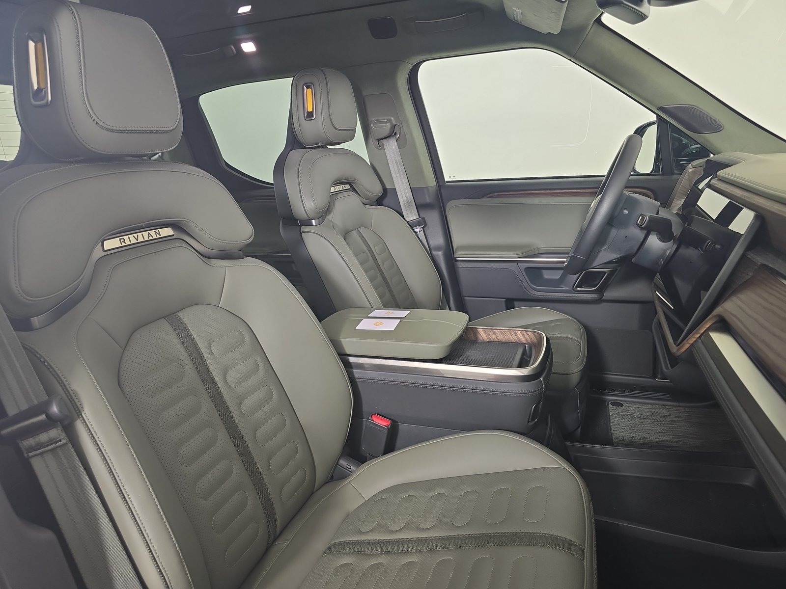 Used 2024 Rivian R1T Adventure Dual AWD/4WD image 23