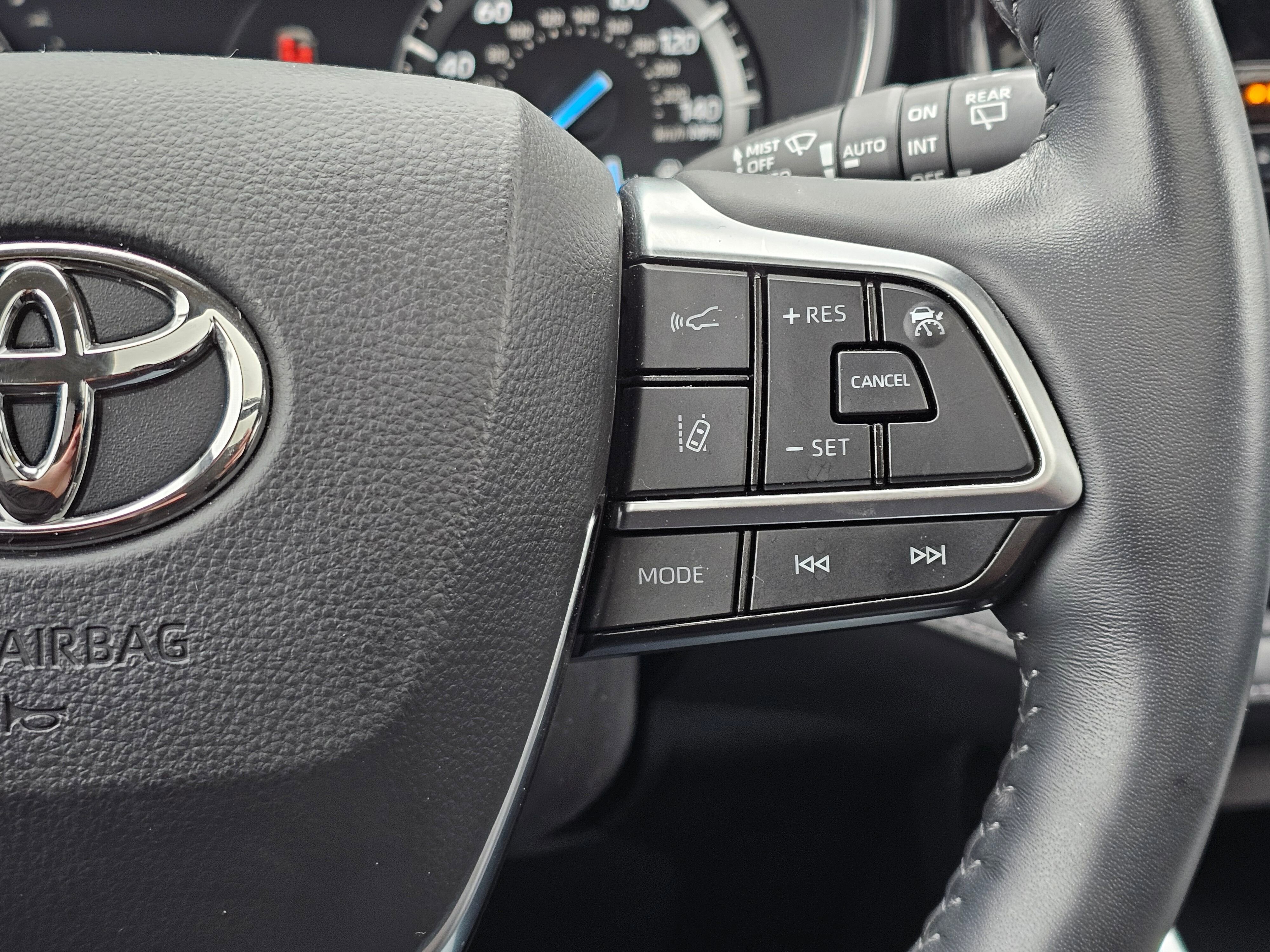 Used 2021 Toyota Highlander Platinum AWD/4WD image 32