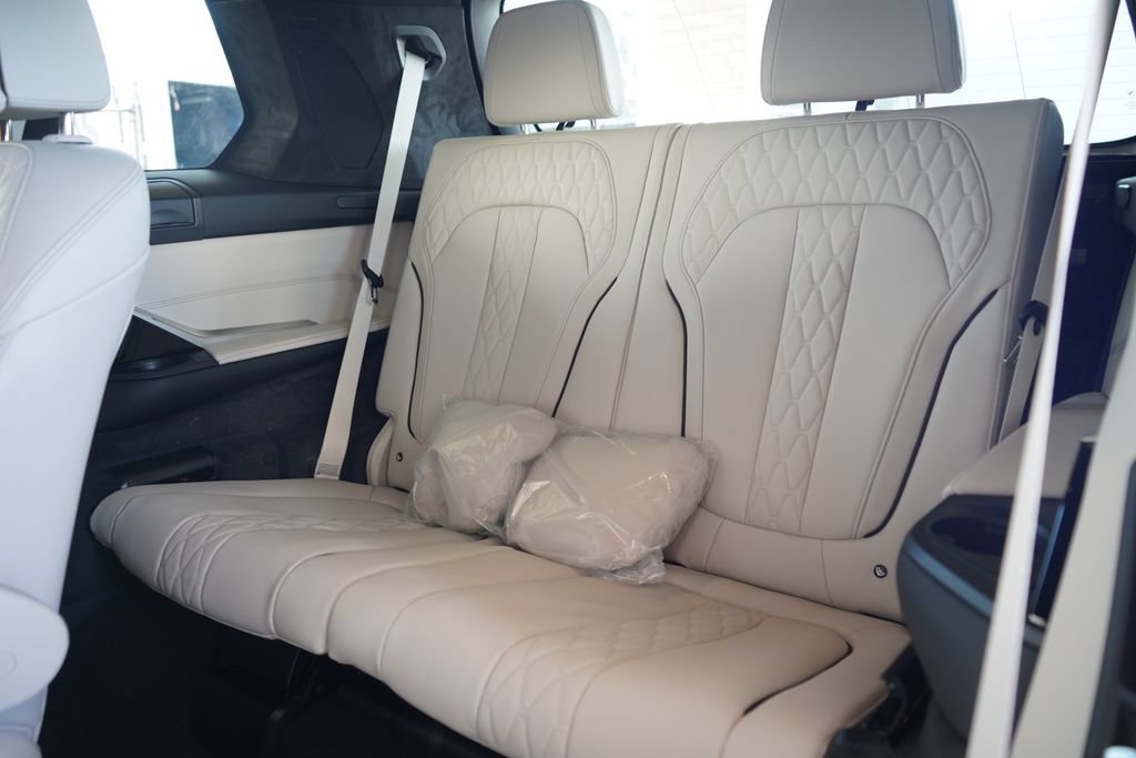 New 2027 BMW X7 M60i AWD/4WD image 13