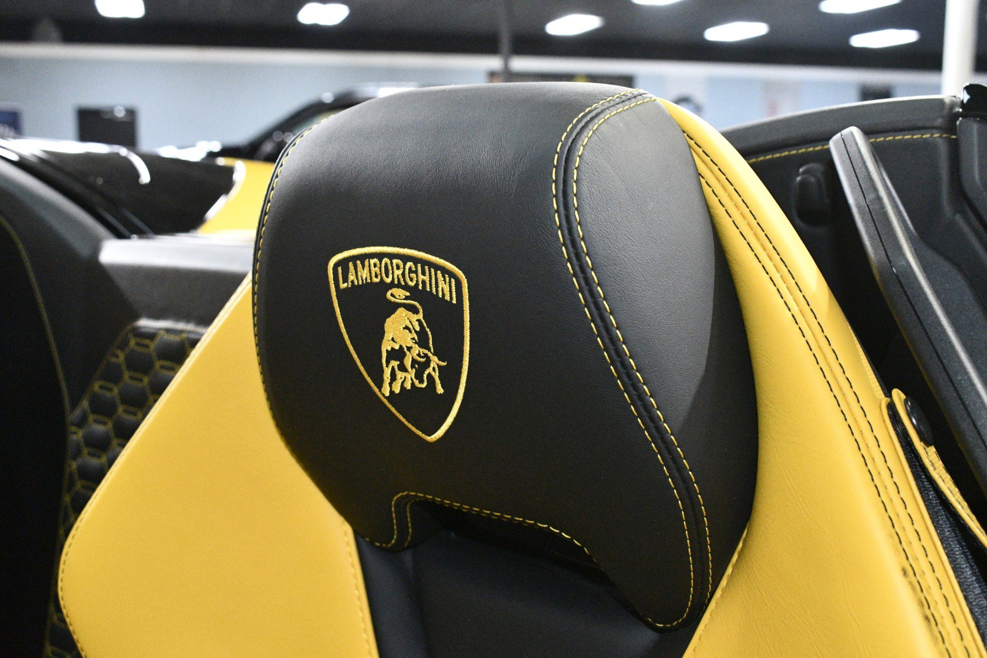 Used 2018 Lamborghini Huracan LP 580-2 image 9