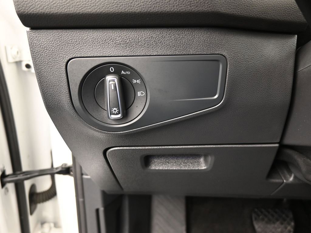 Used 2023 Volkswagen Tiguan SE image 32