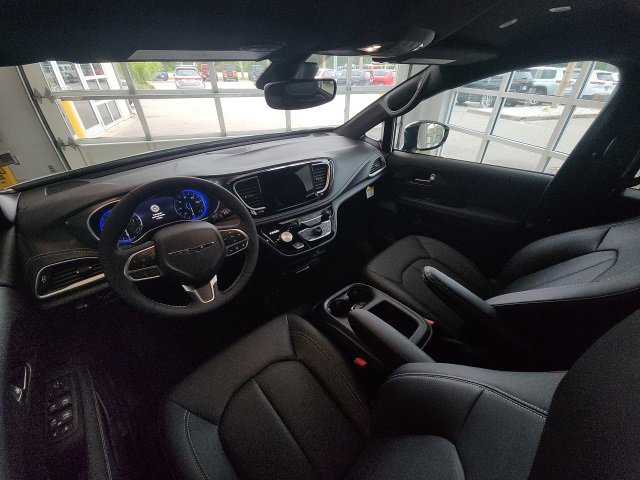 New 2026 Chrysler Pacifica Select image 30
