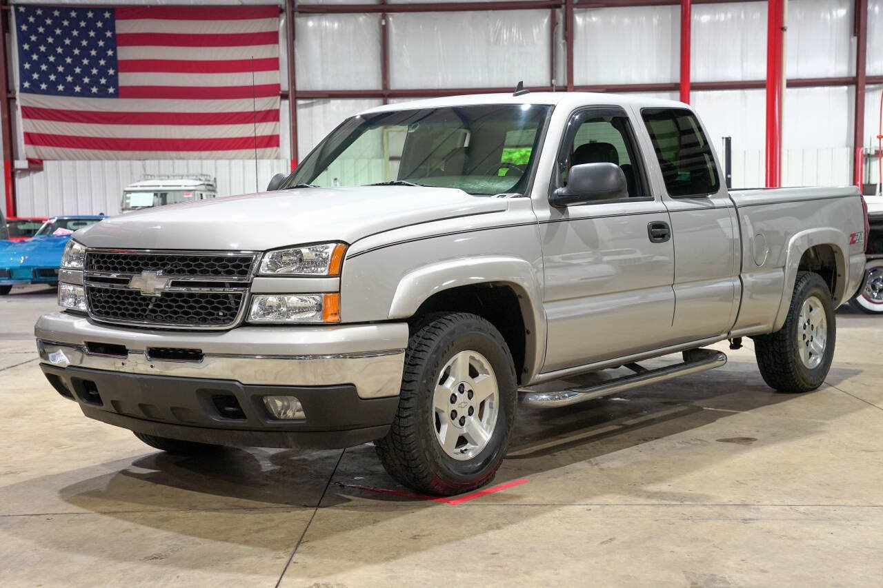 Used 2006 Chevrolet Silverado 1500 LT w/ Onstar Plus Package AWD/4WD image 1
