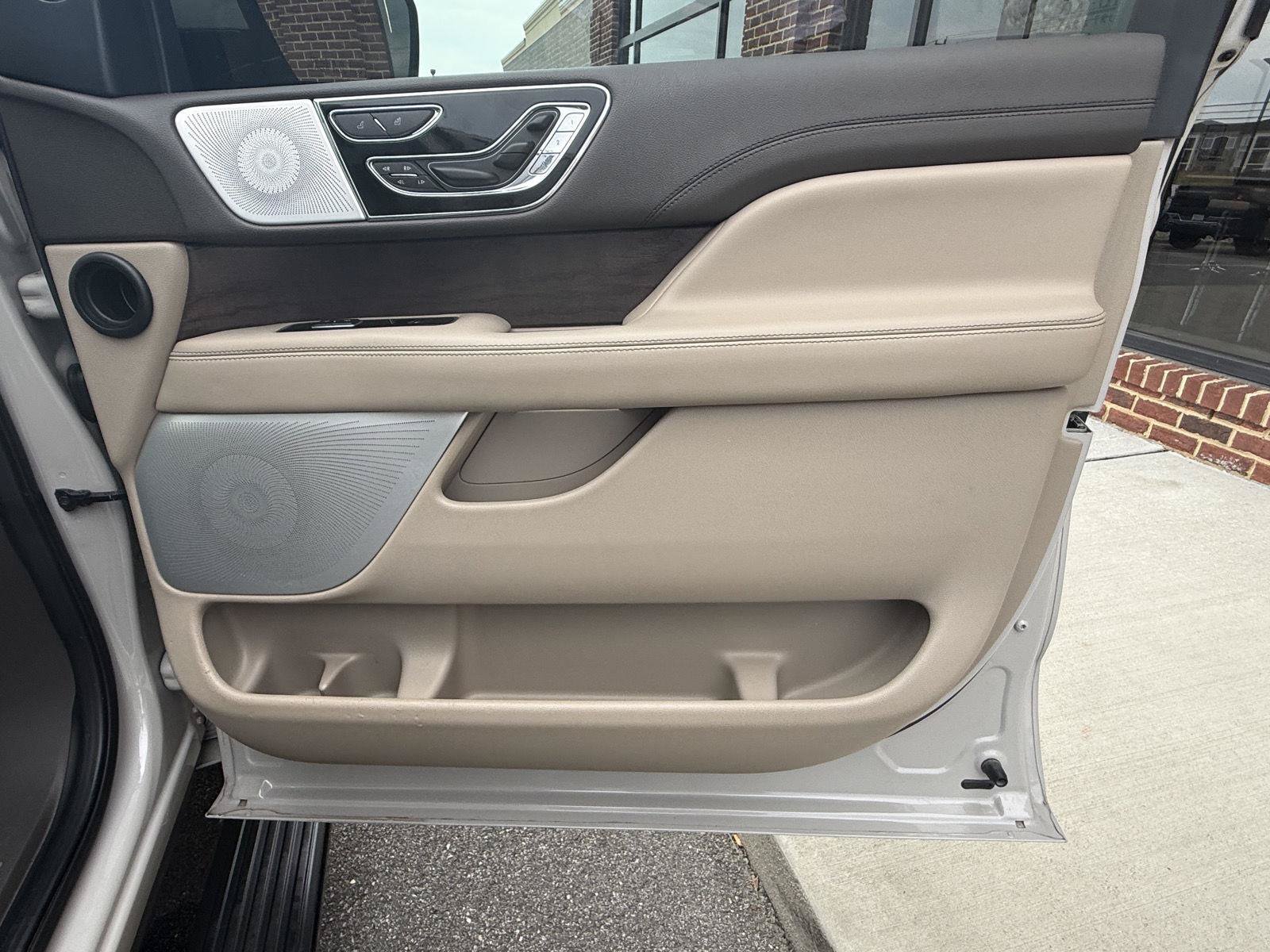 Used 2022 Lincoln Navigator L Reserve RWD image 25