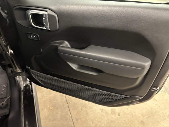 Used 2025 Jeep Gladiator Mojave w/ Convenience Group image 21