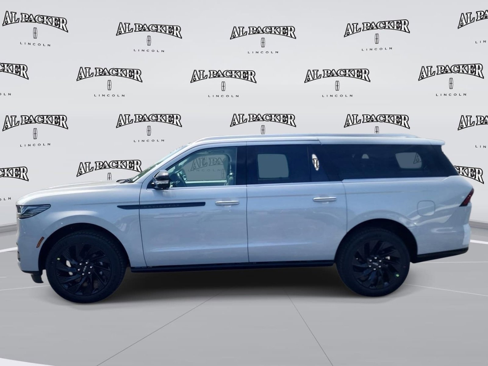New 2026 Lincoln Navigator L Black Label AWD/4WD image 2