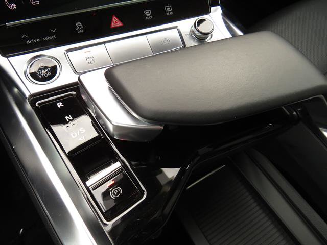 Used 2021 Audi e-tron Premium Plus w/ Premium Plus Package image 16