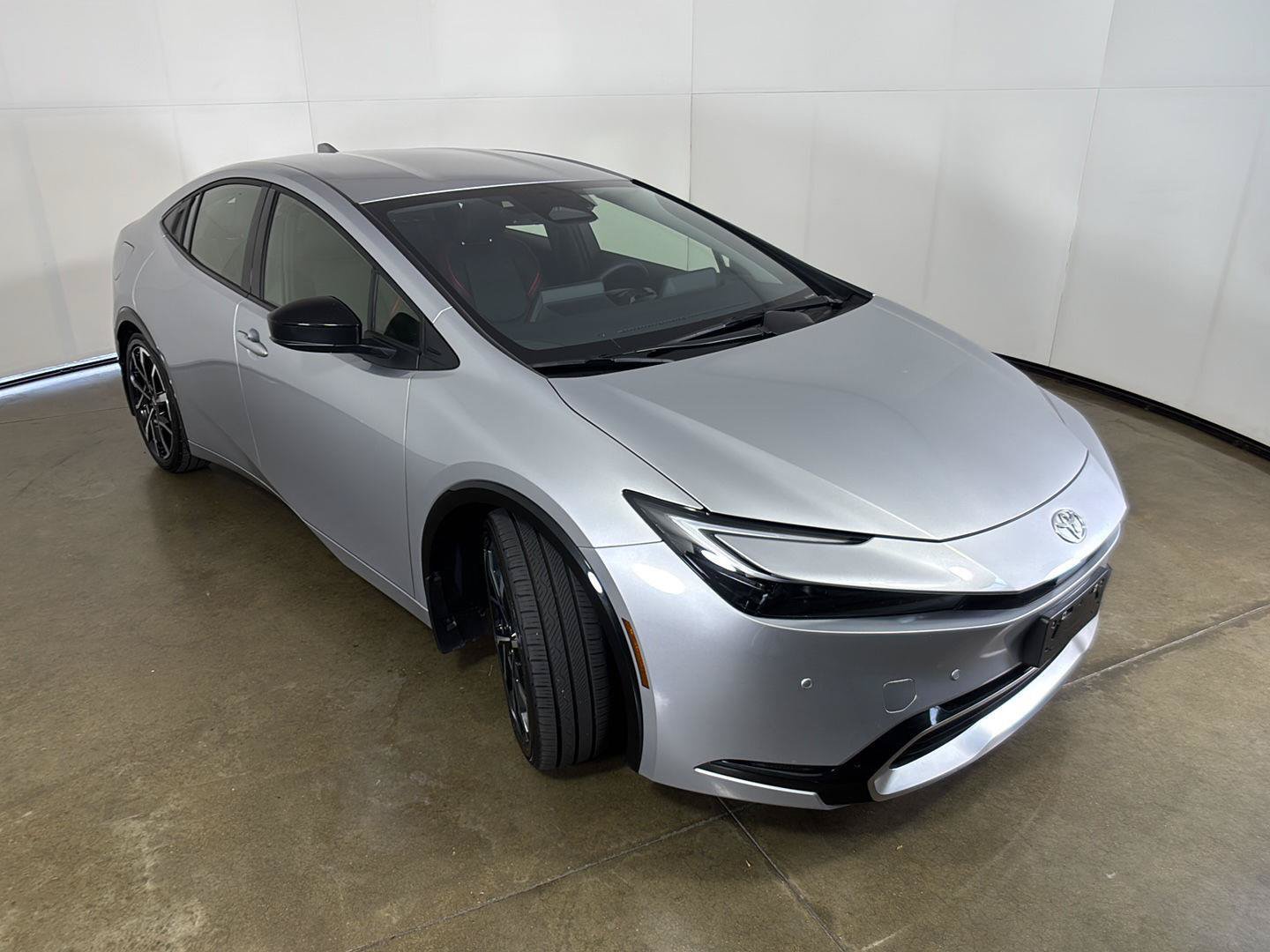 Used 2025 Toyota Prius Plug-In Hybrid FWD image 7
