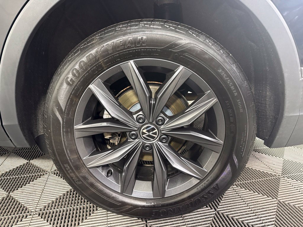 Used 2023 Volkswagen Tiguan SE AWD/4WD image 12