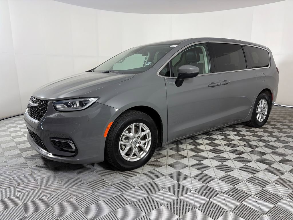 Used 2023 Chrysler Pacifica Touring-L FWD video 3