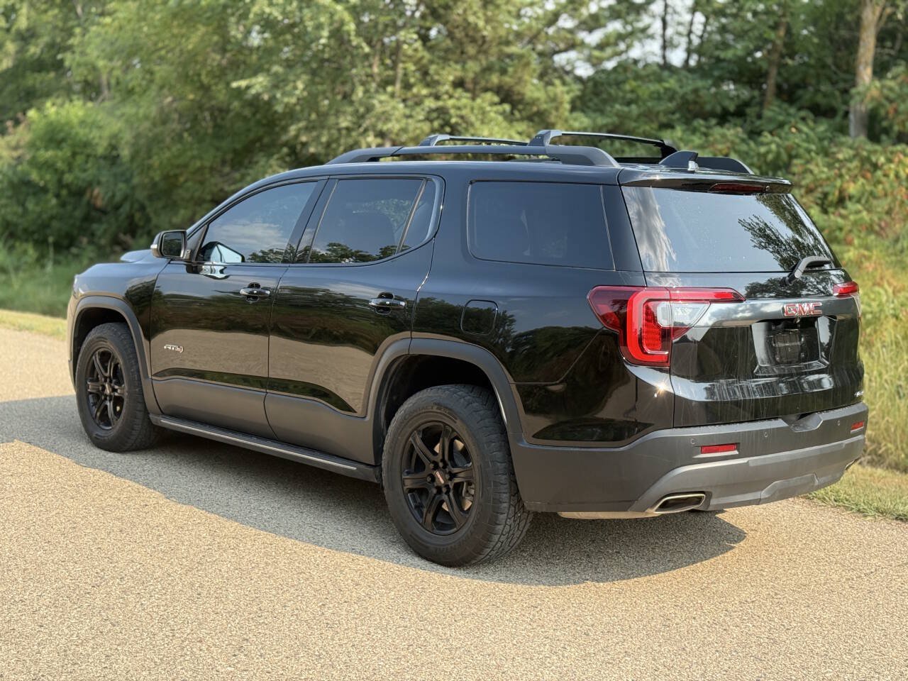Used 2023 GMC Acadia AT4 w/ Technology Package AWD/4WD image 8