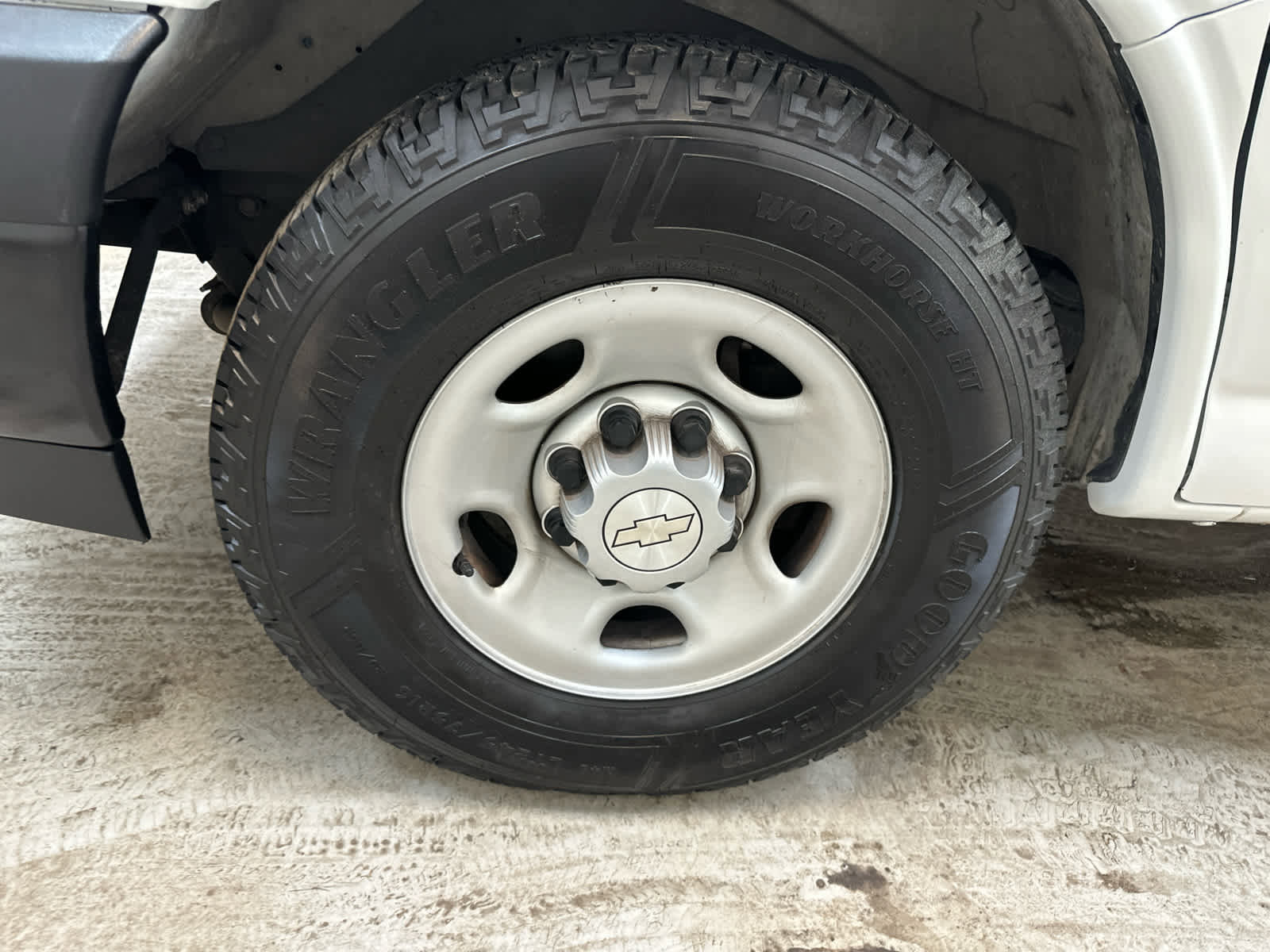 Used 2018 Chevrolet Express 2500 w/ Driver Convenience Package image 11