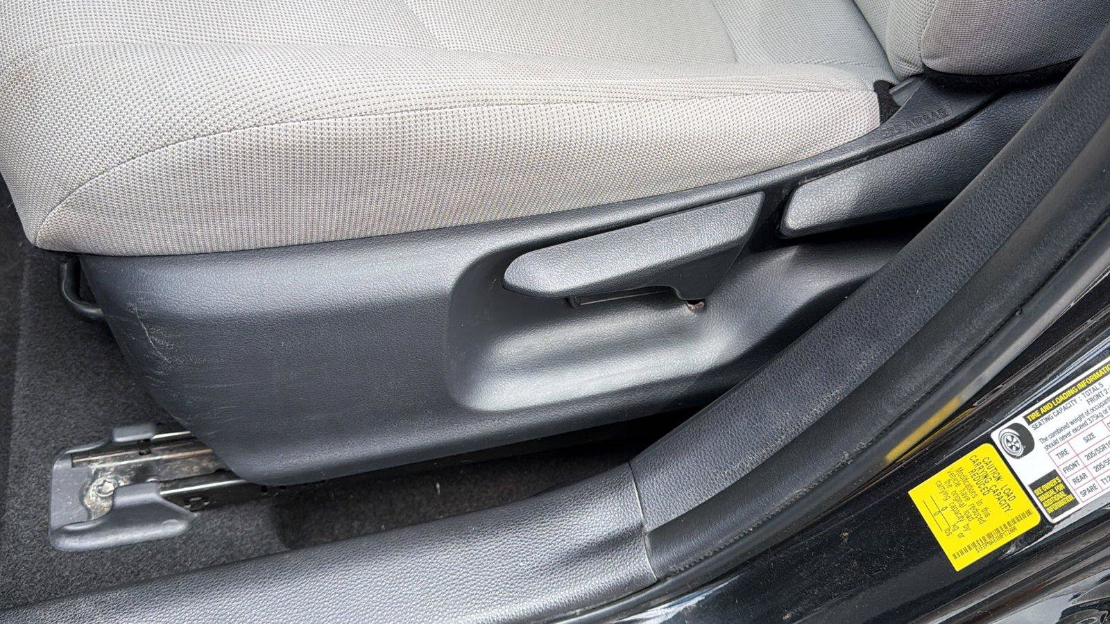 Used 2021 Toyota Corolla LE w/ Carpet Mat Package (TMS) FWD image 24