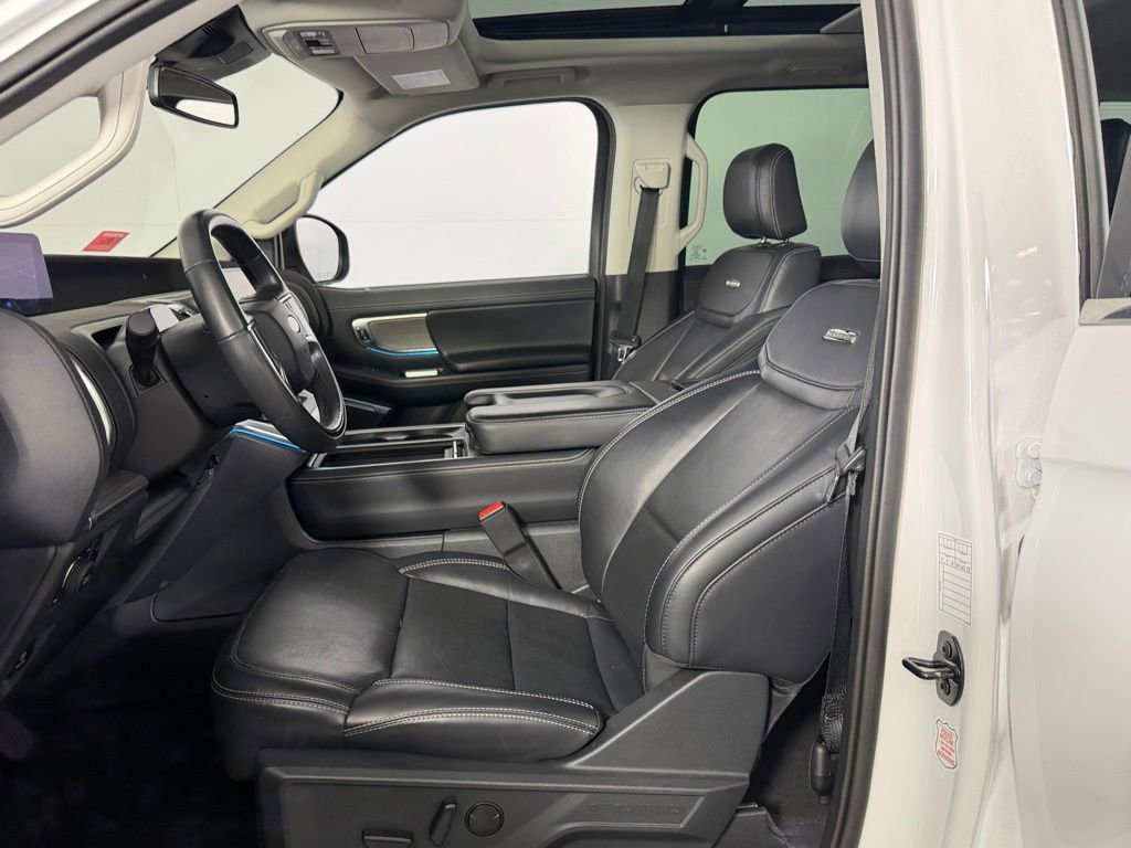 Used 2025 Ford Expedition Platinum w/ Driver's Package AWD/4WD image 20