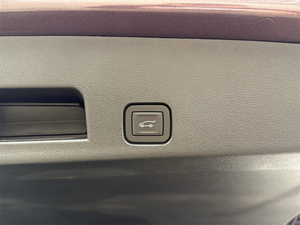 Used 2025 GMC Acadia Elevation image 37