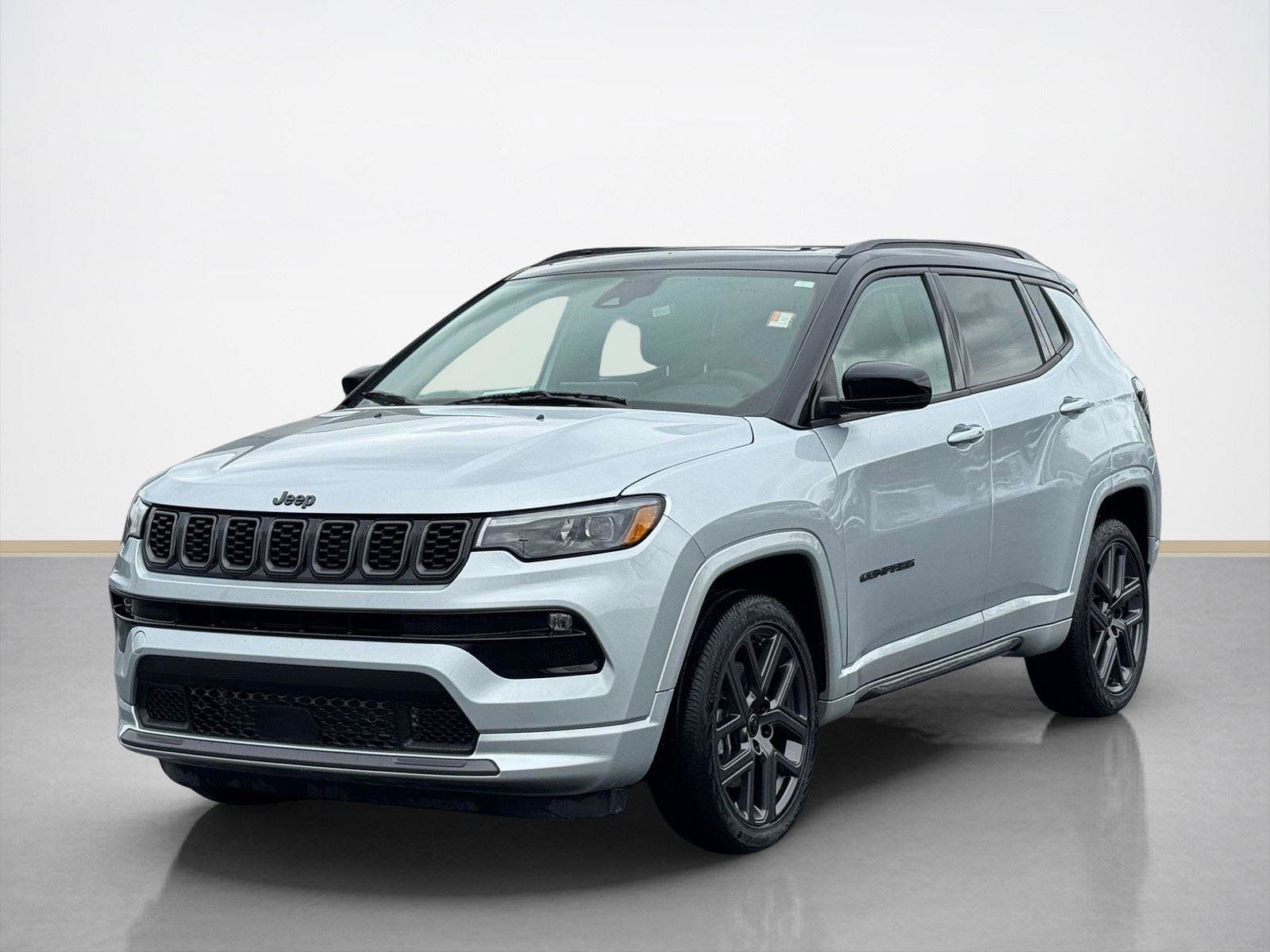 Used 2025 Jeep Compass Limited w/ High Altitude Package AWD/4WD image 3