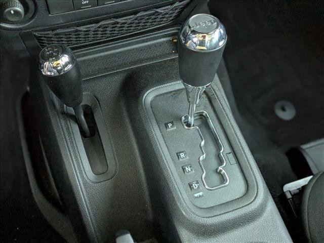 Used 2015 Jeep Wrangler Rubicon w/ Power Convenience Group image 12