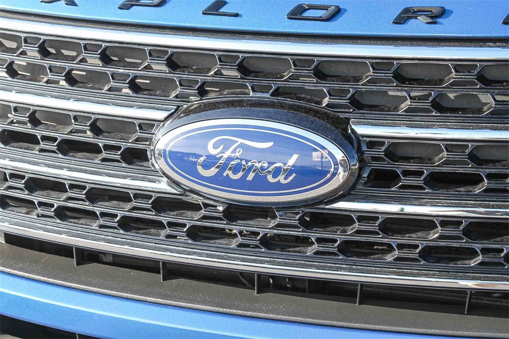 Used 2020 Ford Explorer XLT w/ Equipment Group 202A image 6