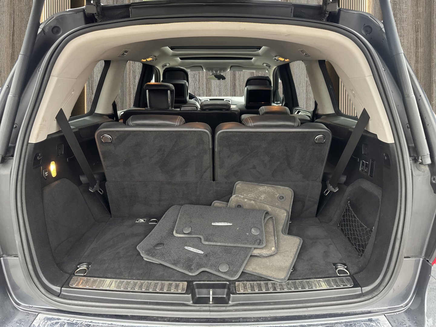 Used 2015 Mercedes-Benz GL 550 4MATIC image 32