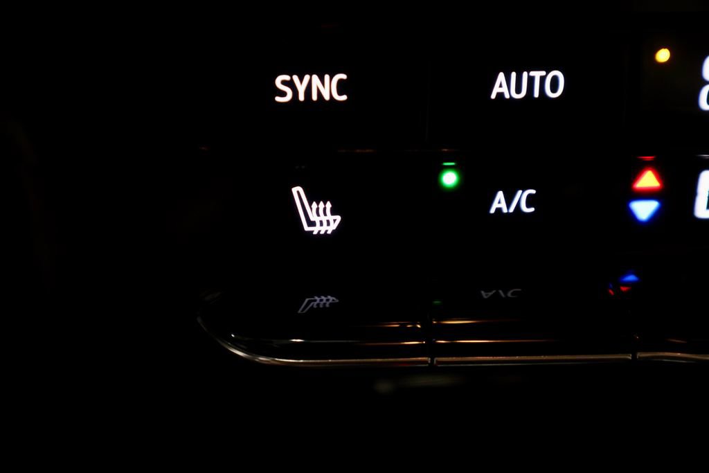 Used 2024 Buick Encore GX Avenir w/ Avenir Technology Package FWD image 4