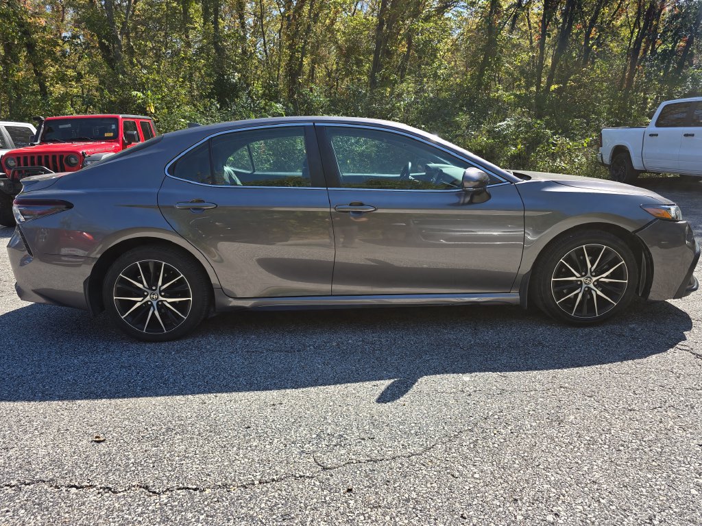 Used 2023 Toyota Camry SE FWD image 9