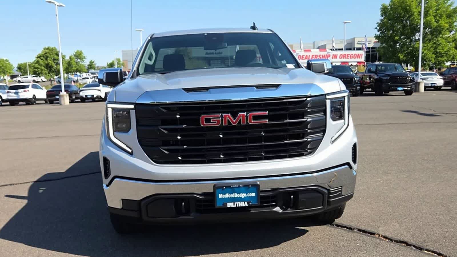 Used 2022 GMC Sierra 1500 Pro w/ Convenience Package AWD/4WD image 3