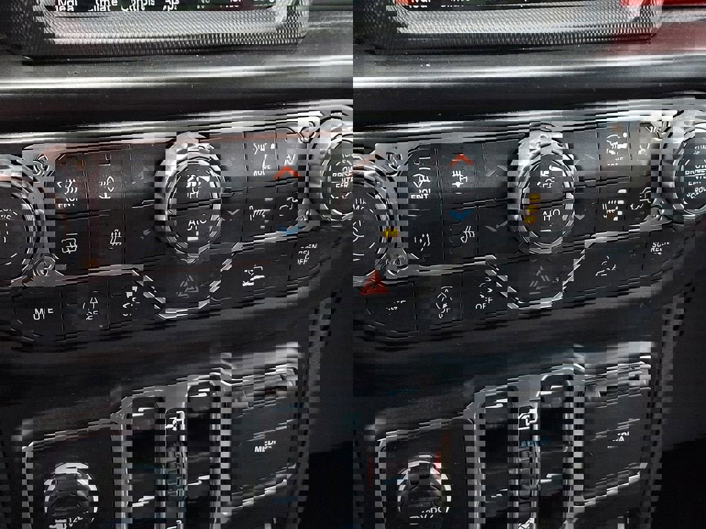 Used 2022 Jeep Wrangler Unlimited Rubicon w/ Steel Bumper Group image 26