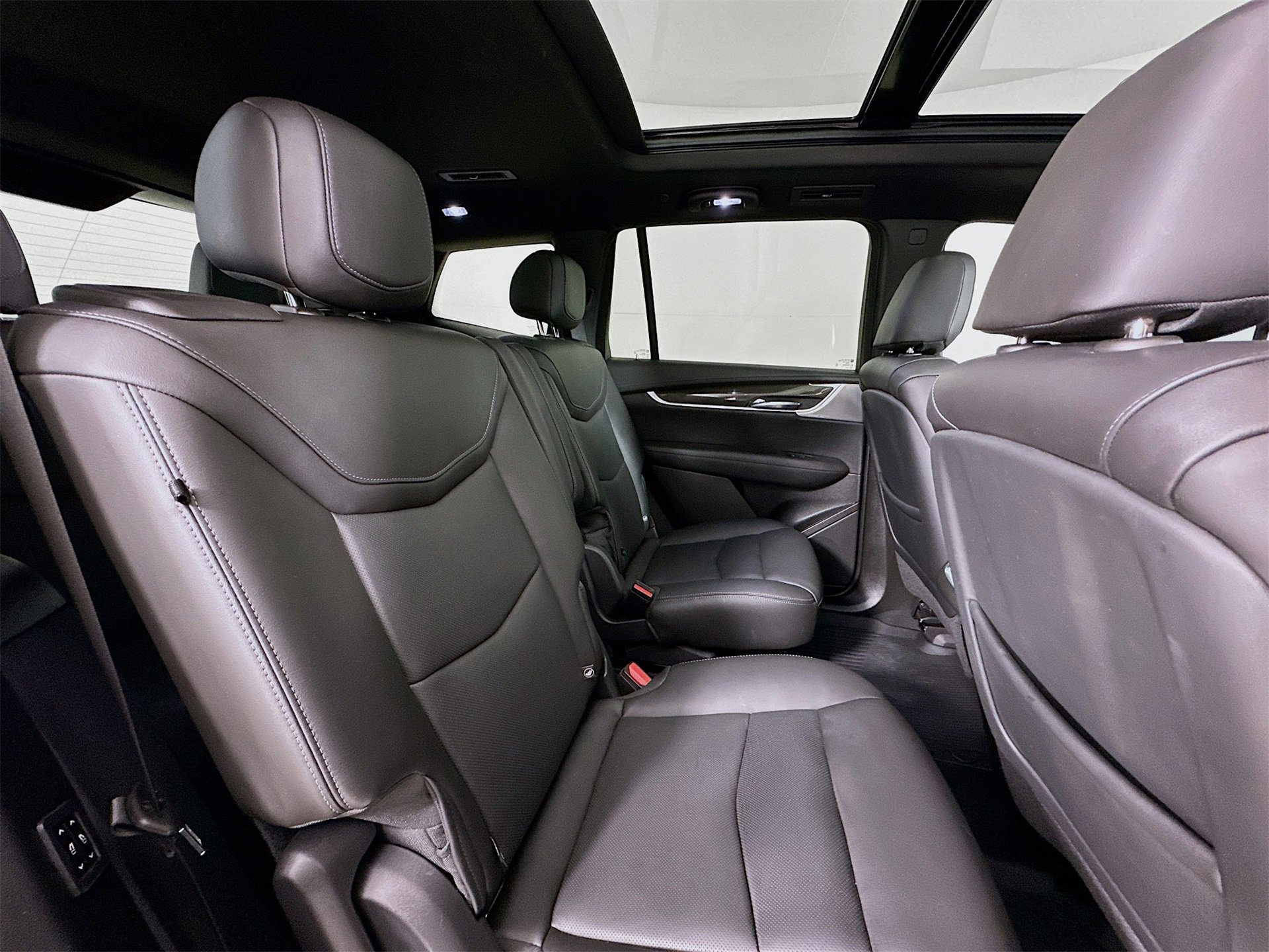 Used 2023 Cadillac XT6 Sport w/ Technology Package image 31