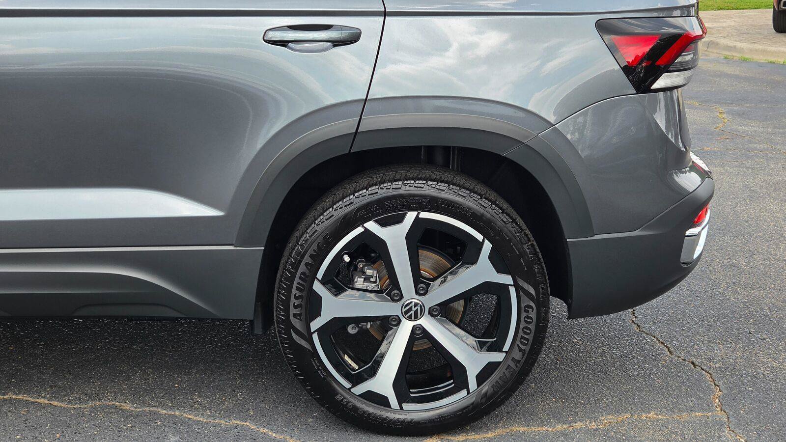 Certified 2025 Volkswagen Taos SEL AWD/4WD image 16